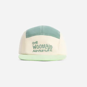 Gorra bordada crema niño